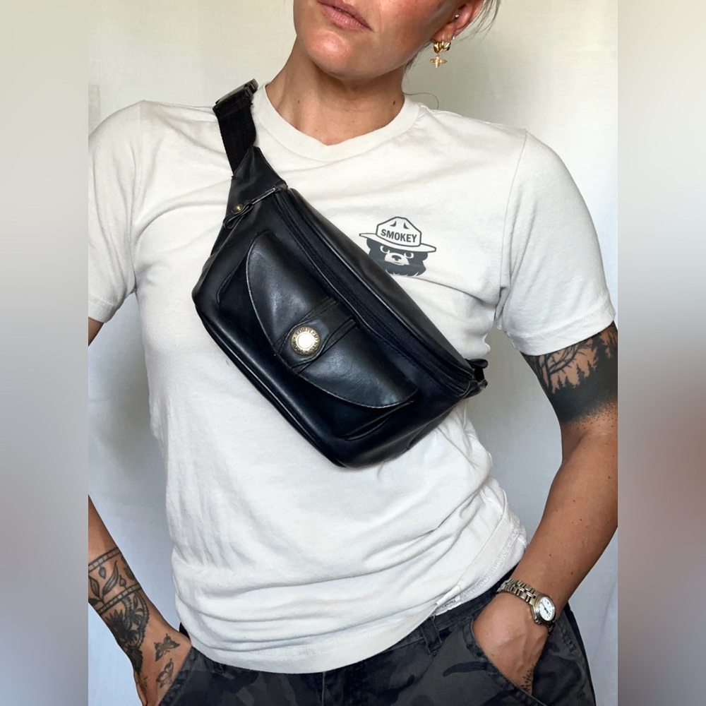 Black Leather Belt Bag with Minimalist Design and Metallic Hardware